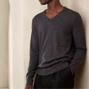 Banana Republic Sante Merino V-Neck Sweater Wool Dark Charcoal Gray Small
